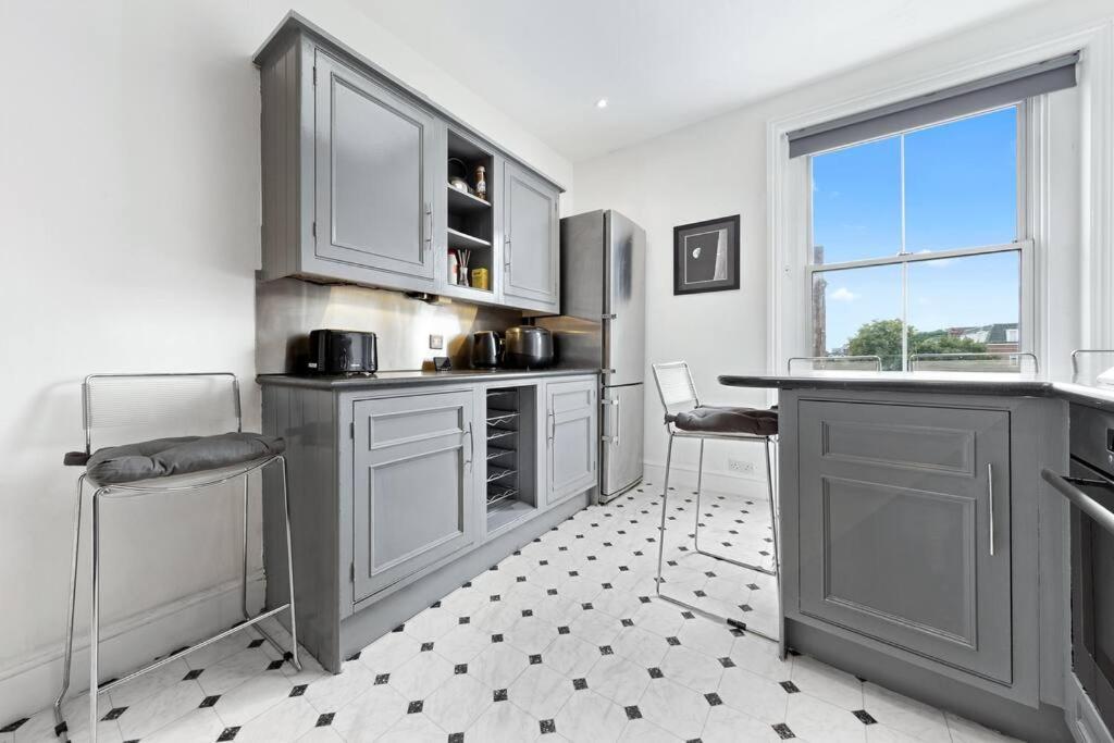 Spacious Sleep 11 With Terrace In Earls Court Ec99 ลอนดอน ภายนอก รูปภาพ